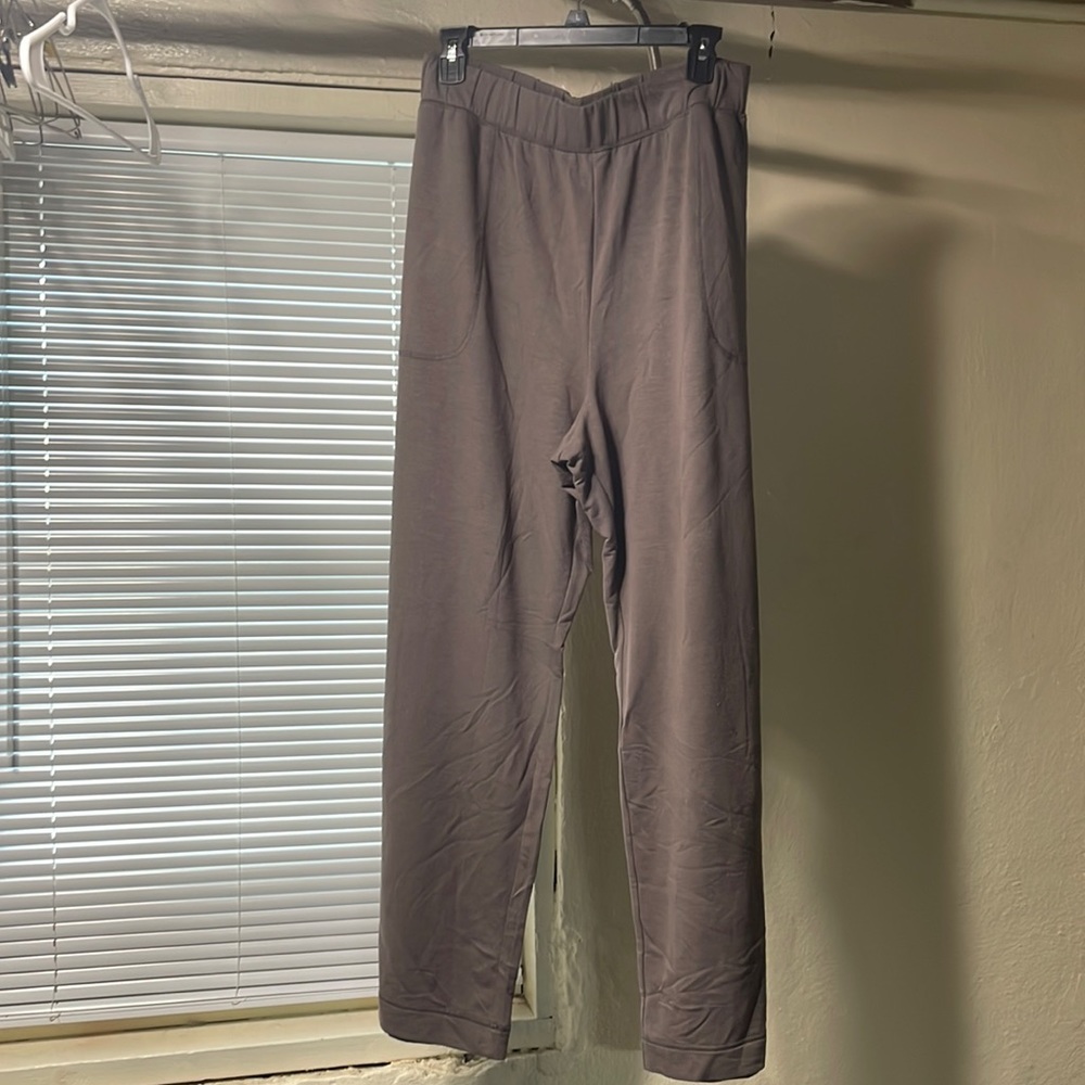 Dark taupe pull in wide leg Old Navy Pants.  Size XL never worn.